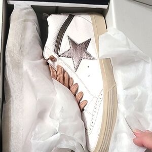 Shu Shop bone snake size 9 sneaker